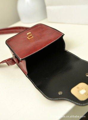 L-355 智通樂達(dá)夏季新款小包鎖扣單肩包 時(shí)尚休閑新選擇